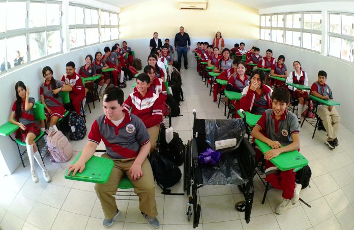 Javier Flores refuerza la seguridad de estudiantes en la Secundaria Andrés S. Viesca