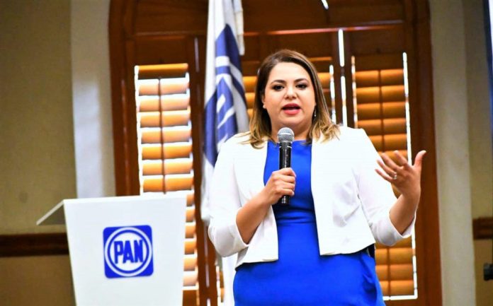 ¡Tumba el IEC la precampaña ilegal de Morena! PAN logra retiro de propaganda con silueta de la Presidenta Sheinbaum