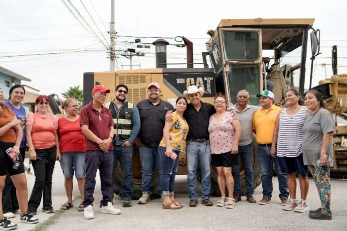 Arranca Chano Díaz recarpeteo en colonias Los Montes 1 y 2
