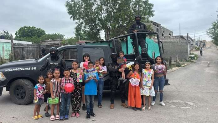 Elementos de la Policía Estatal y de la FGE llevan alegría a cientos de niños en Coahuila