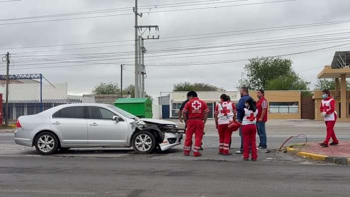 Destrozó su auto contra objeto fijo