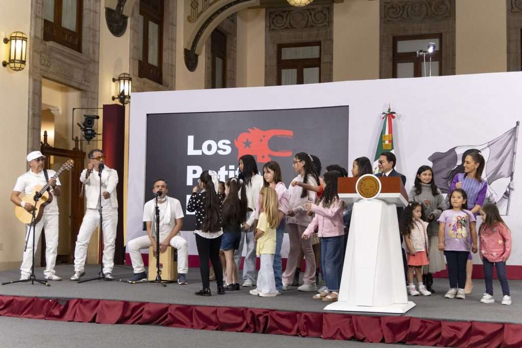 Claudia Sheinbaum anuncia el inicio de la entrega del apoyo para uniformes y útiles “Rita Cetina”