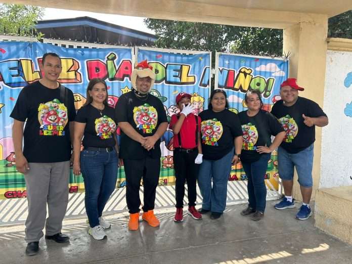Celebran Día del Niño con temática de Mario Bros en primaria Niños Héroes