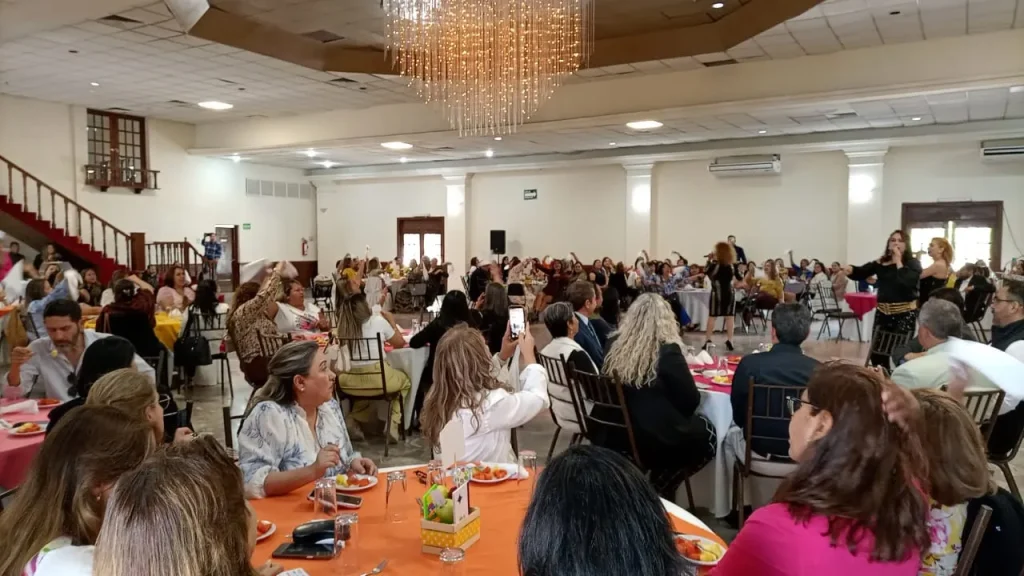 Celebran a educadoras en Monclova con evento especial