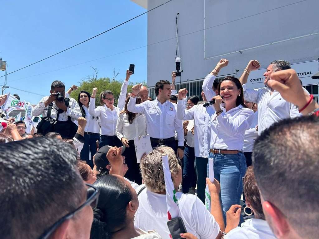 Esra Cavazos se registra como candidata del distrito 05 ante el IEC en Monclova