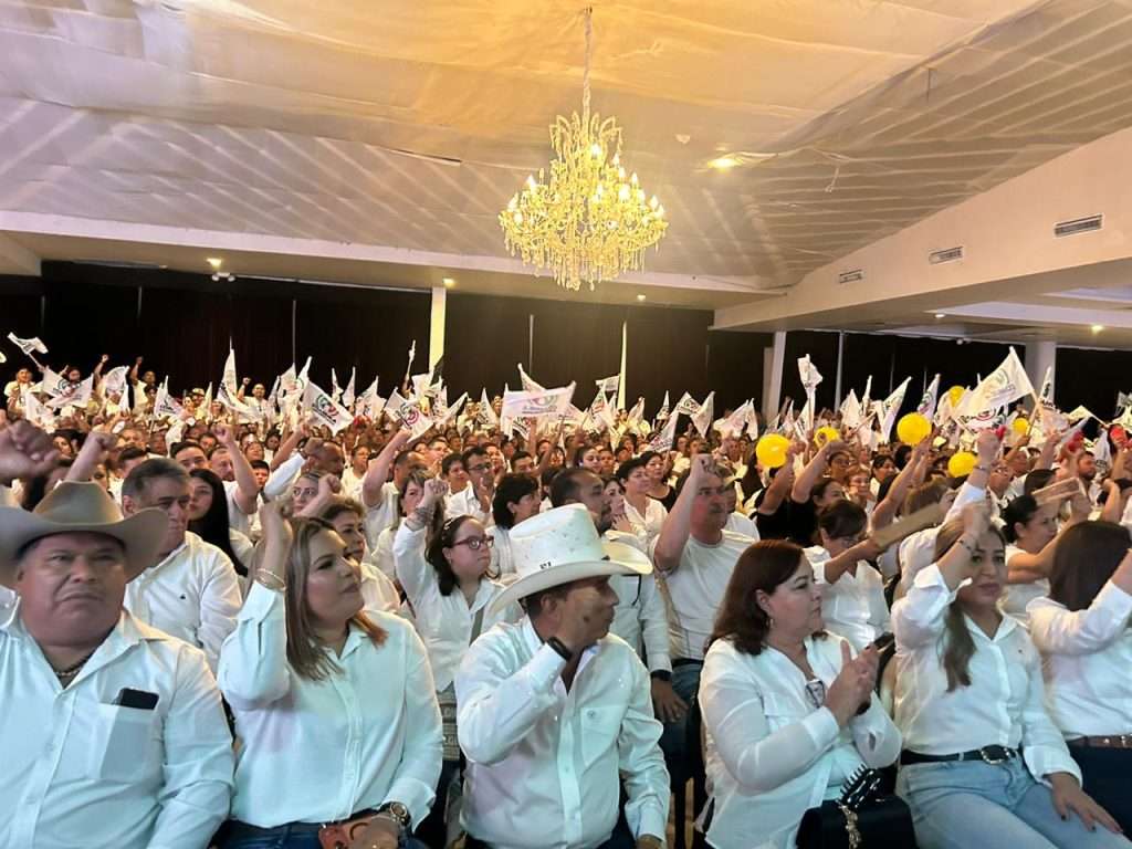 PRI formaliza candidaturas a diputaciones locales en evento multitudinario en Monclova