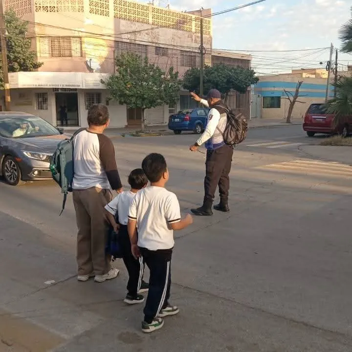 Refuerzan presencia de Tránsito y Vialidad en zonas escolares por regreso a clases