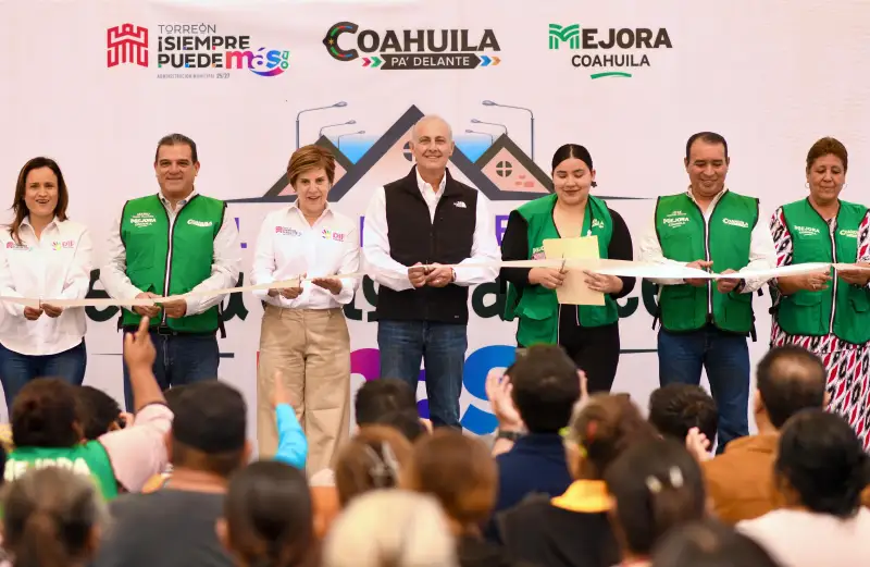 Román Cepeda entrega techumbre en el ejido La Palma