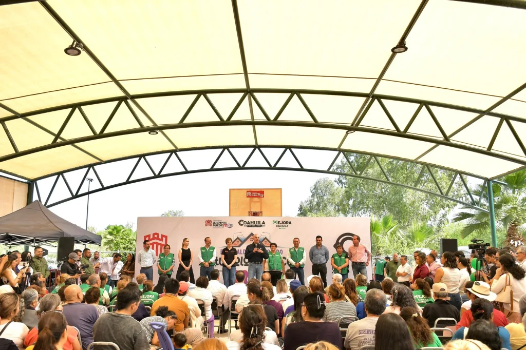 Román Cepeda entrega techumbre y rehabilitación de cancha en Villa California