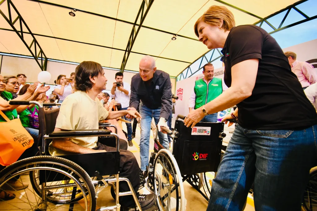 Román Cepeda entrega techumbre y rehabilitación de cancha en Villa California