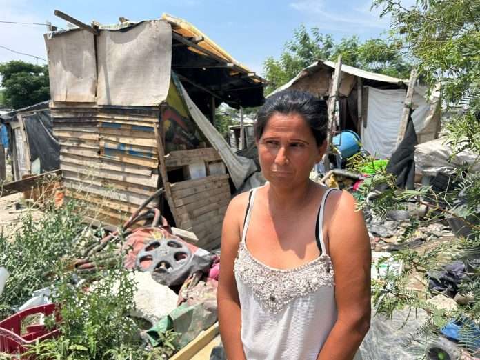 Viviendas convertidas en hornos: así sobreviven al calor vecinos de la Ampliación 21 de Marzo
