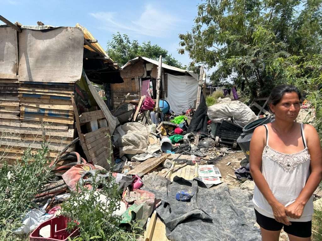 Viviendas convertidas en hornos: así sobreviven al calor vecinos de la Ampliación 21 de Marzo