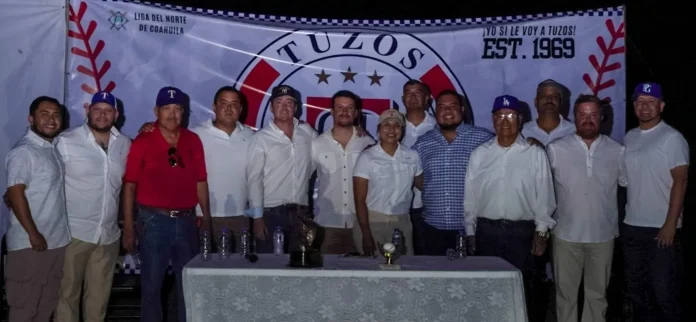 Tuzos de Palaú continúan en la Liga del Norte de Coahuila gracias al apoyo de empresarios, manteniendo viva la tradición del beisbol en la región.