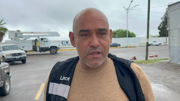 Rescate Múzquiz busca apoyo ciudadano para reparar unidad dañada durante incendio en pastizal; la R5 quedó inservible tras ser alcanzada por el fuego.