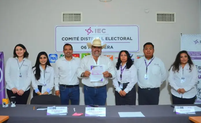 Héctor Miguel García Falcón “El Gachupín” se registra como candidato a diputado local por el Distrito 06 en Coahuila, respaldado por la alianza PRI-UDC.