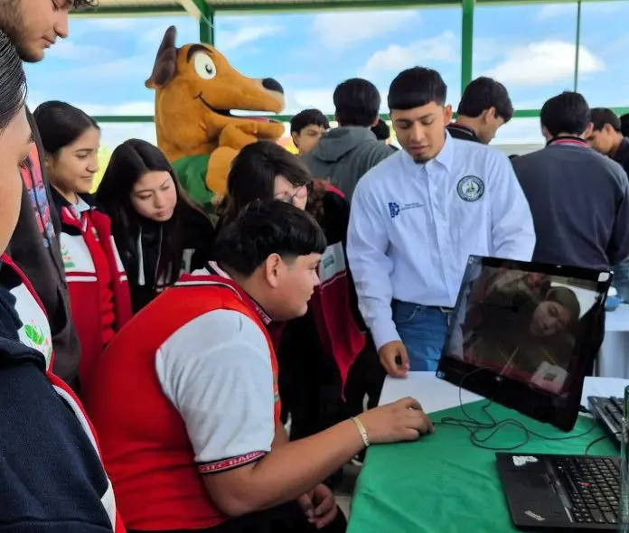 TECNM Campus Múzquiz promueve su oferta educativa entre estudiantes del CECyTEC Barroterán e impulsa el acceso a la educación superior.