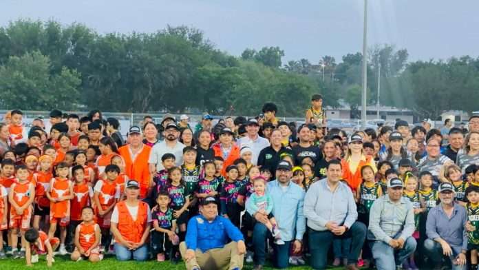 Entrega Emilio De Hoyos canchas de tochito de primer nivel