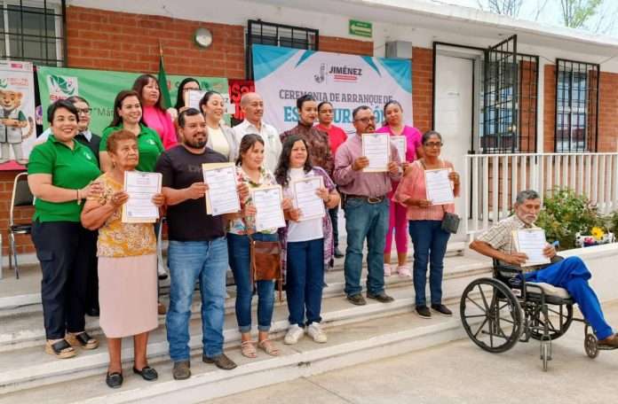 Entrega IEEA 28 certificados de primaria y secundaria a adultos