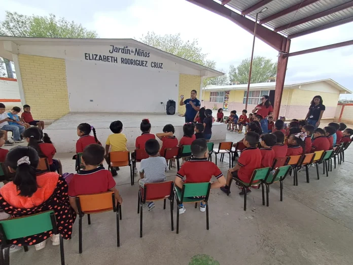 Acerca Seguridad Publica talleres preventivos a escuelas