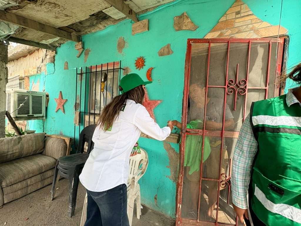 Alhira Reséndiz recorrió la Villa de Agujita para presentar sus propuestas legislativas