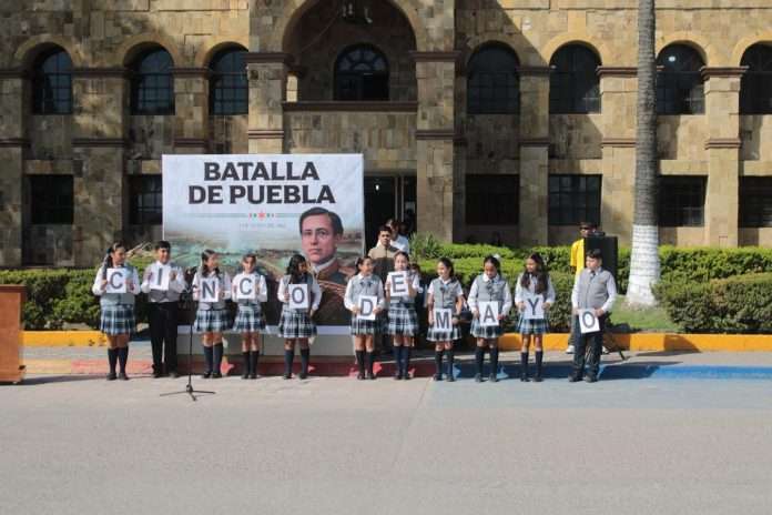 Múzquiz conmemora el 164 aniversario de la Batalla de Puebla con ceremonia cívica y participación de escuelas.