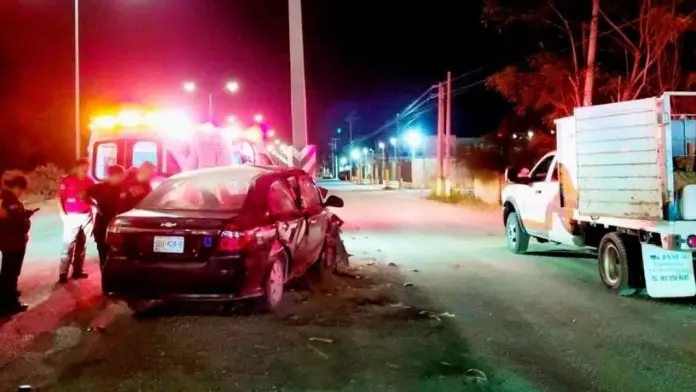 Fallece automovilista luego de impactarse contra un poste en Salinas Victoria