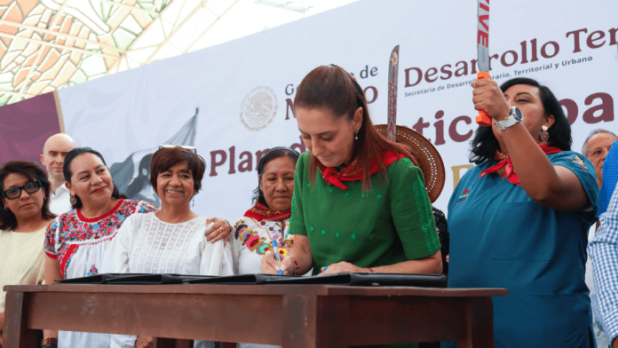 A 20 años de la represión, Claudia Sheinbaum restituye 54.5 hectáreas como parte del Plan de Justicia para Atenco y la Montaña