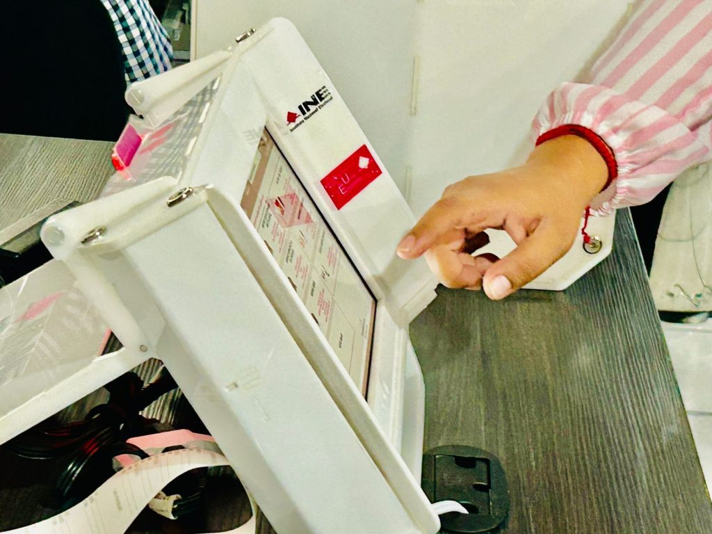 Adiós a la boleta de papel: Monclova probará urnas electrónicas en casillas especiales este 7 de junio
