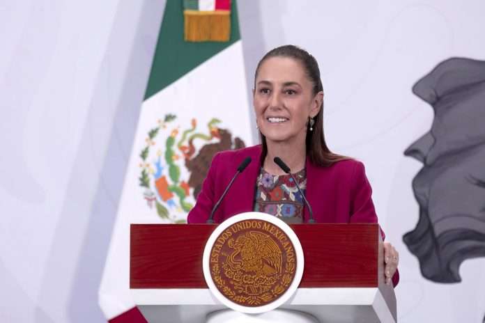 Claudia Sheinbaum presenta el prototipo del minivehículo eléctrico mexicano Olinia