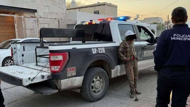 Al observar el acto, el ciudadano solicitó el apoyo de las autoridades, logrando la captura del octogenario en el sitio.
