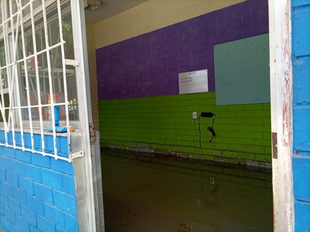 Jardín de niños en Monclova suspende clases por inundación y riesgo eléctrico