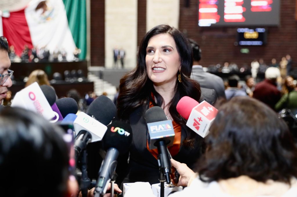 Kenia López Rabadán