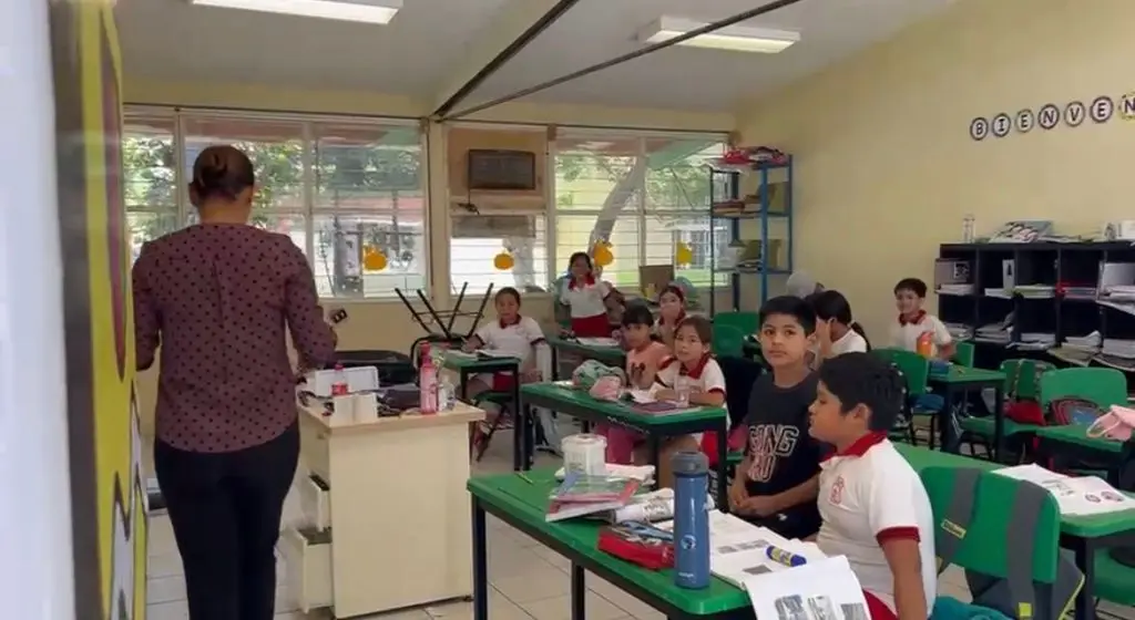 "Los alumnos necesitan mucho amor”: Maestra reflexiona sobre la vocación docente en su día