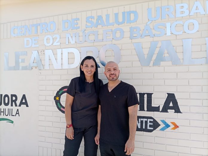 Mejoran sonrisa y calidad de vida; entregan prótesis dentales gratuitas a adultos mayores