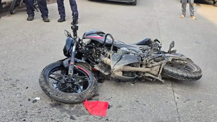 Motociclista sufre graves lesiones