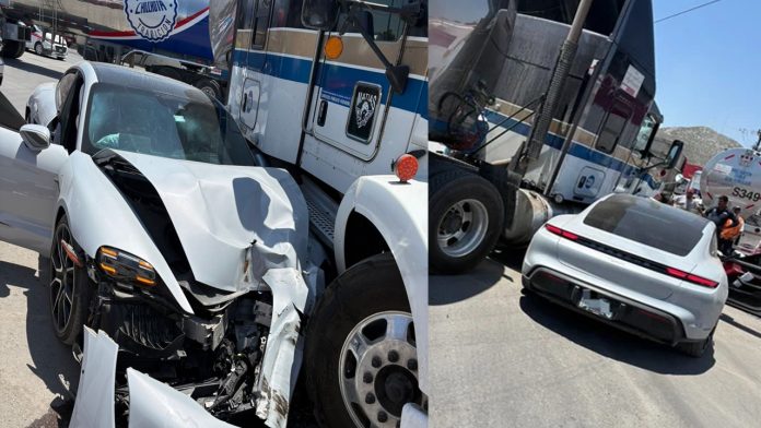 Tráiler impacta Porsche de lujo