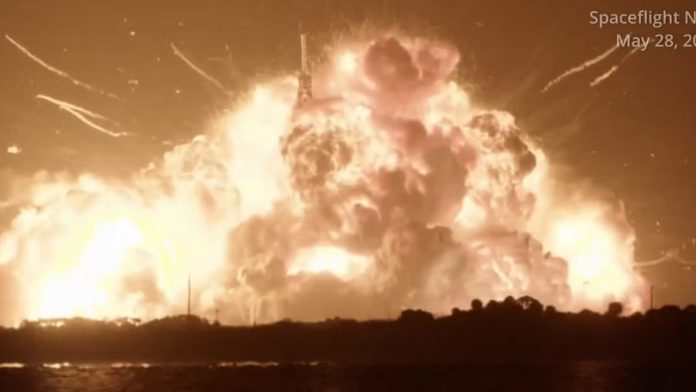 Una bola de fuego ilumina Cabo Cañaveral: Blue Origin investiga falla en su cohete estrella