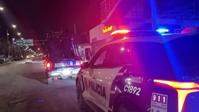 Una discusión entre un taxista y un hombre