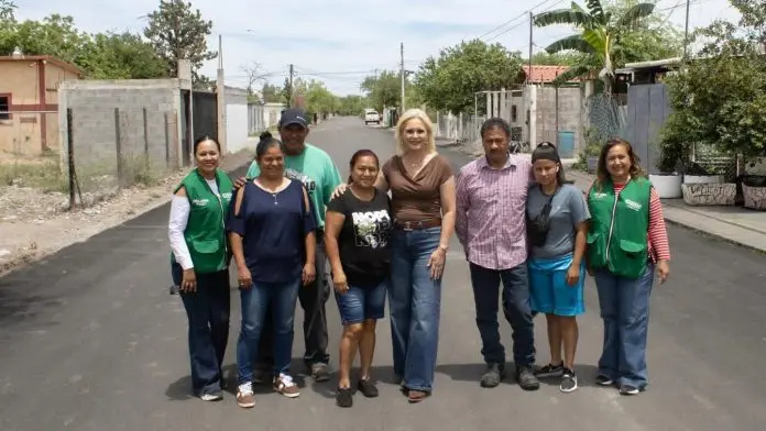 Gobierno Municipal de Múzquiz entrega obras de recarpeteo en Villa de Palaú, mejorando calles y movilidad.