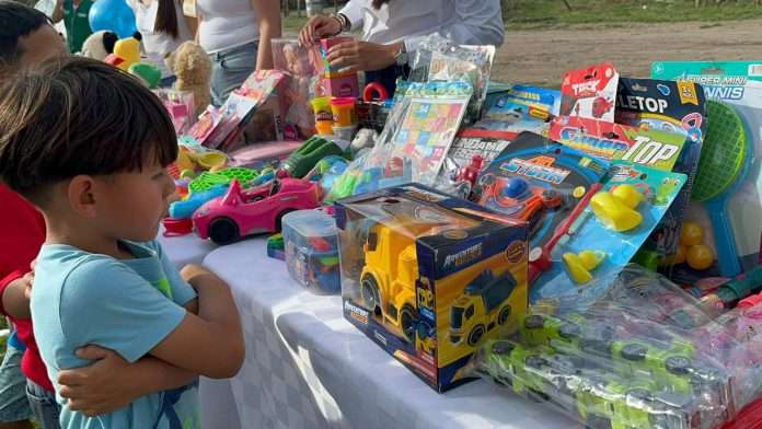 ICOJUVE Múzquiz entrega 700 juguetes a niños de sectores vulnerables como parte de la iniciativa “Sonrisa Gigante”.