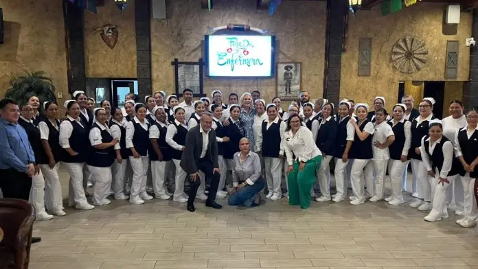 Personal de enfermería del Hospital General “Hugo Héctor Martínez Tijerina” de Múzquiz fue reconocido durante un almuerzo por el Día Internacional de la Enfermería.