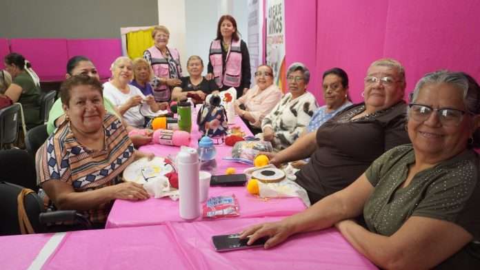 Fortalece DIF convivencia con club de manualidades