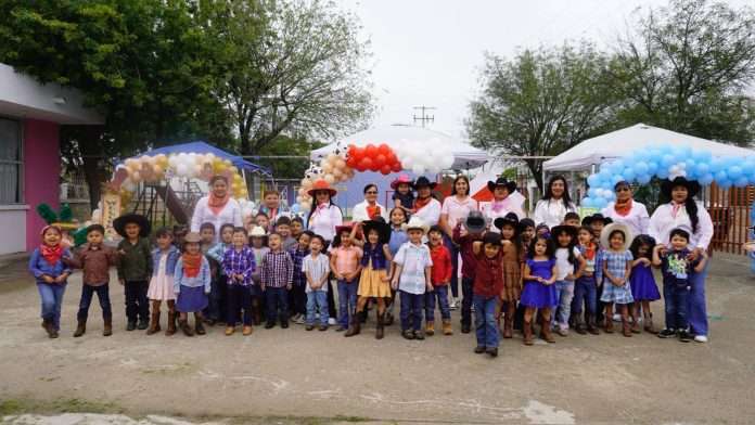 Celebra estancia infantil del DIF el Día del Niño con temática campirana