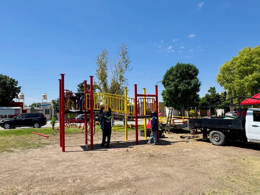 Fortalecen acciones de rehabilitación de espacios públicos y mantenimiento en áreas verdes en Torreón