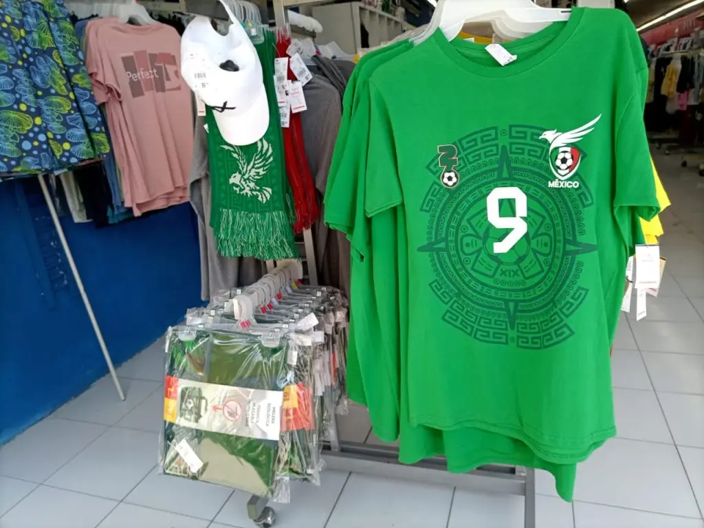 A 23 días del Mundial 2026, ya se ven playeras y artículos del Tri en la zona comercial de Monclova