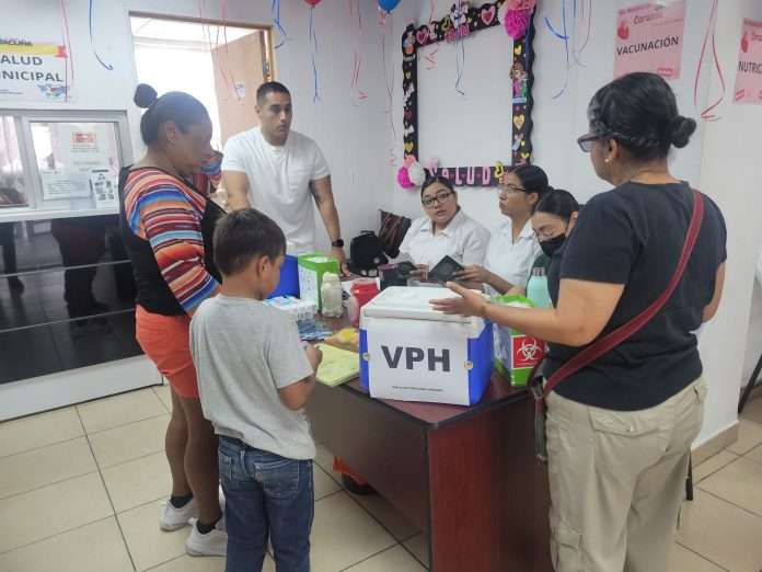Registra Salud buena participación en la brigada dirigida a madres acuñenses