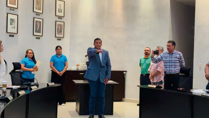 Se reincorpora Héctor Alberto de Luna como secretario del Ayuntamiento