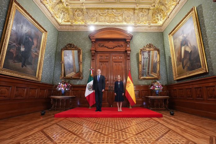 Claudia Sheinbaum recibe en Palacio Nacional al Rey Felipe VI