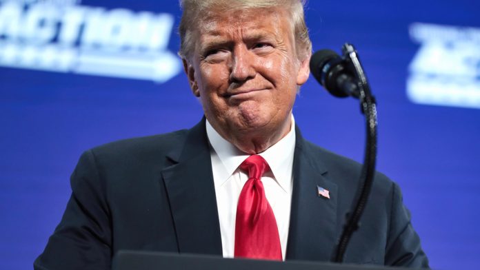 Donald Trump amenaza con aranceles del 100% a países que apliquen impuestos digitales
