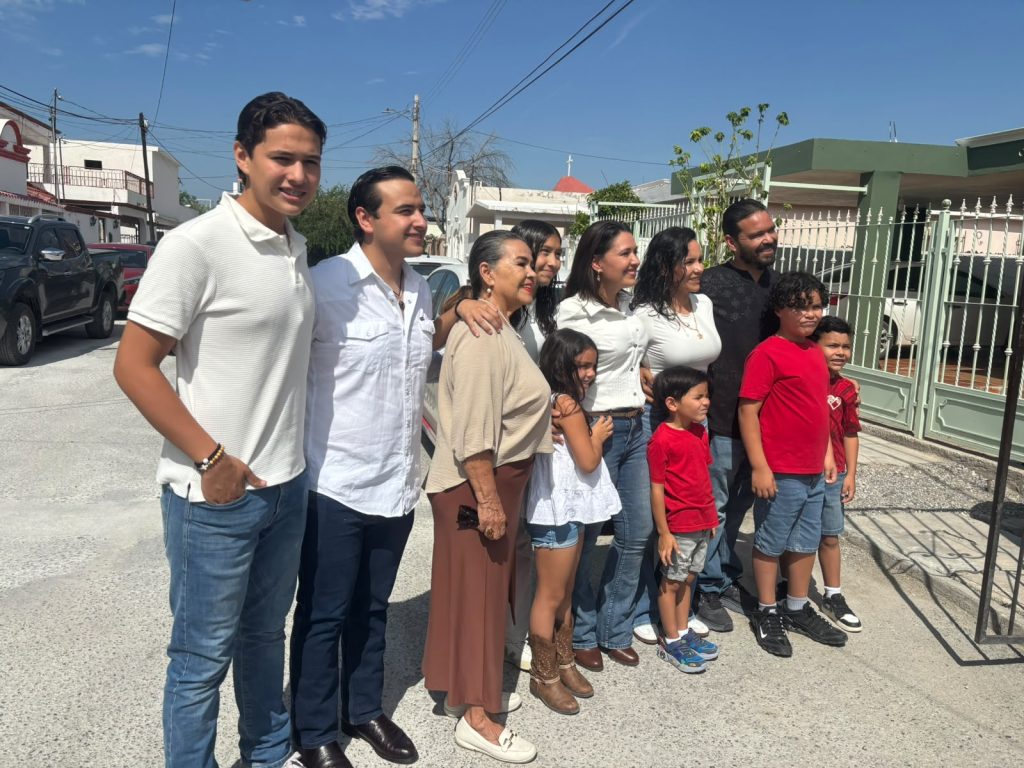 Esra Cavazos ejerce su voto y destaca la participación ciudadana en la jornada electoral